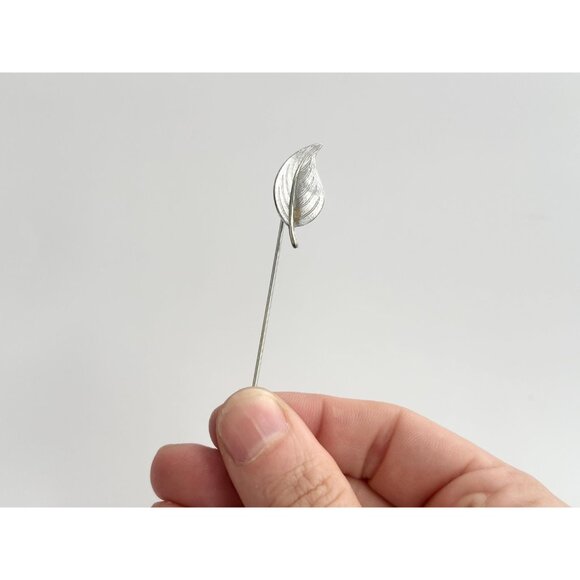 Leaf Shaped Silver Textured Toned Vintage Stick Pin | Hat Pin | Lapel Pin - Picture 2 of 10
